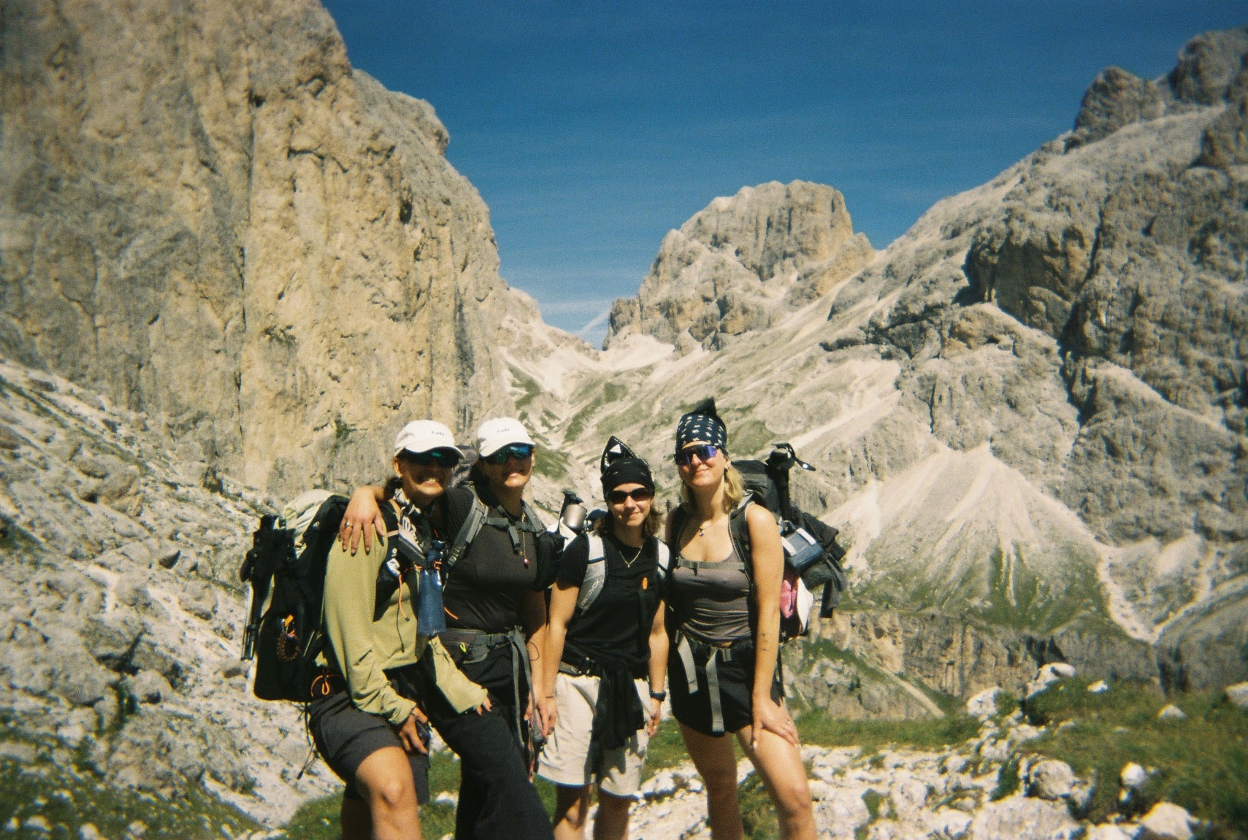 forkk-17-retreat-female-team-women-hike-active